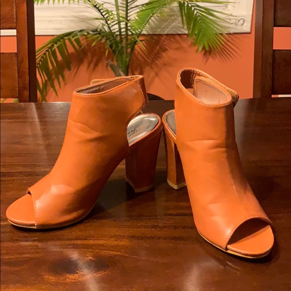 Women’s Size 5 Firenze Heels